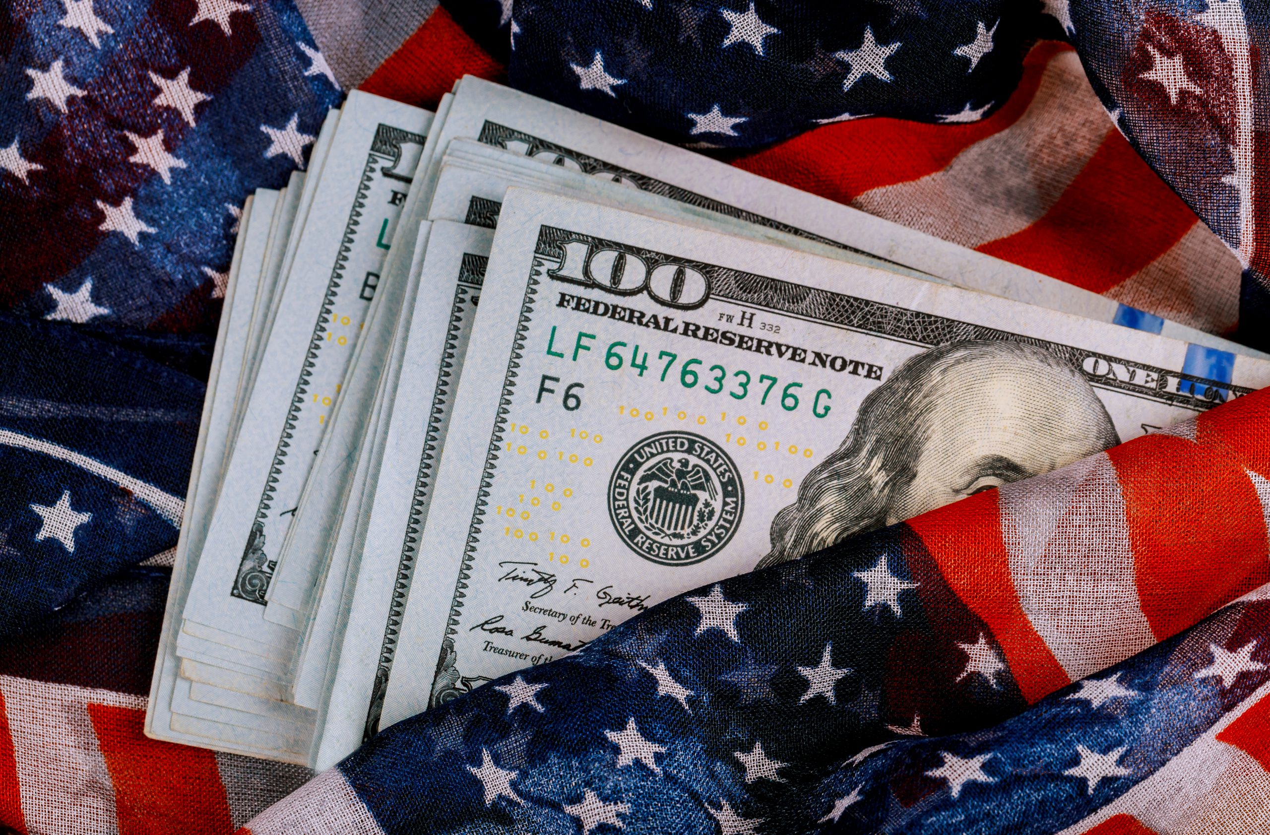 الدولار الأمريكي يواصل النزيف