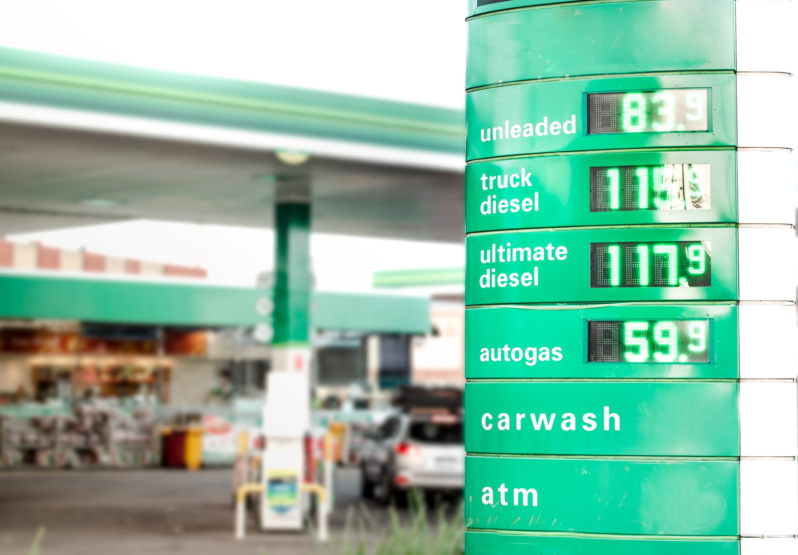 أسعار البنزين الأمريكي تتجه لأعلى مستوى منذ 2014