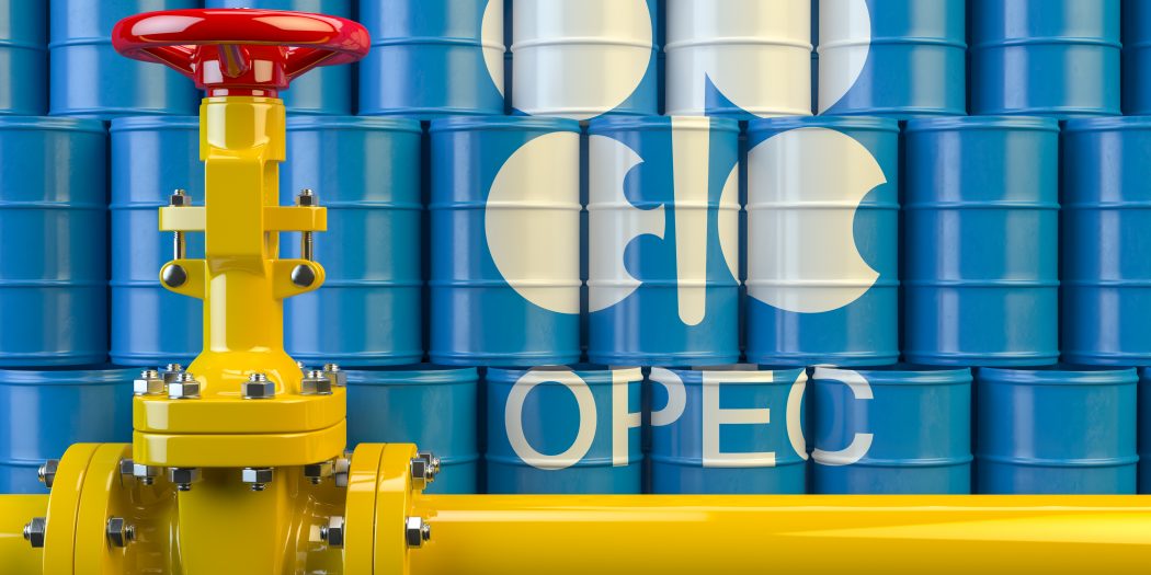 أسعار النفط تتراجع رغم توقف الإنتاج الأمريكي بسبب "إيدا"