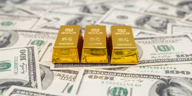 الذهب يتراجع بعد صعود طفيف للدولار وانتشار واسع لـ "دلتا"