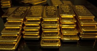 الذهب يتراجع مع زيادة مخاوف الإغلاق وارتفاع الدولار